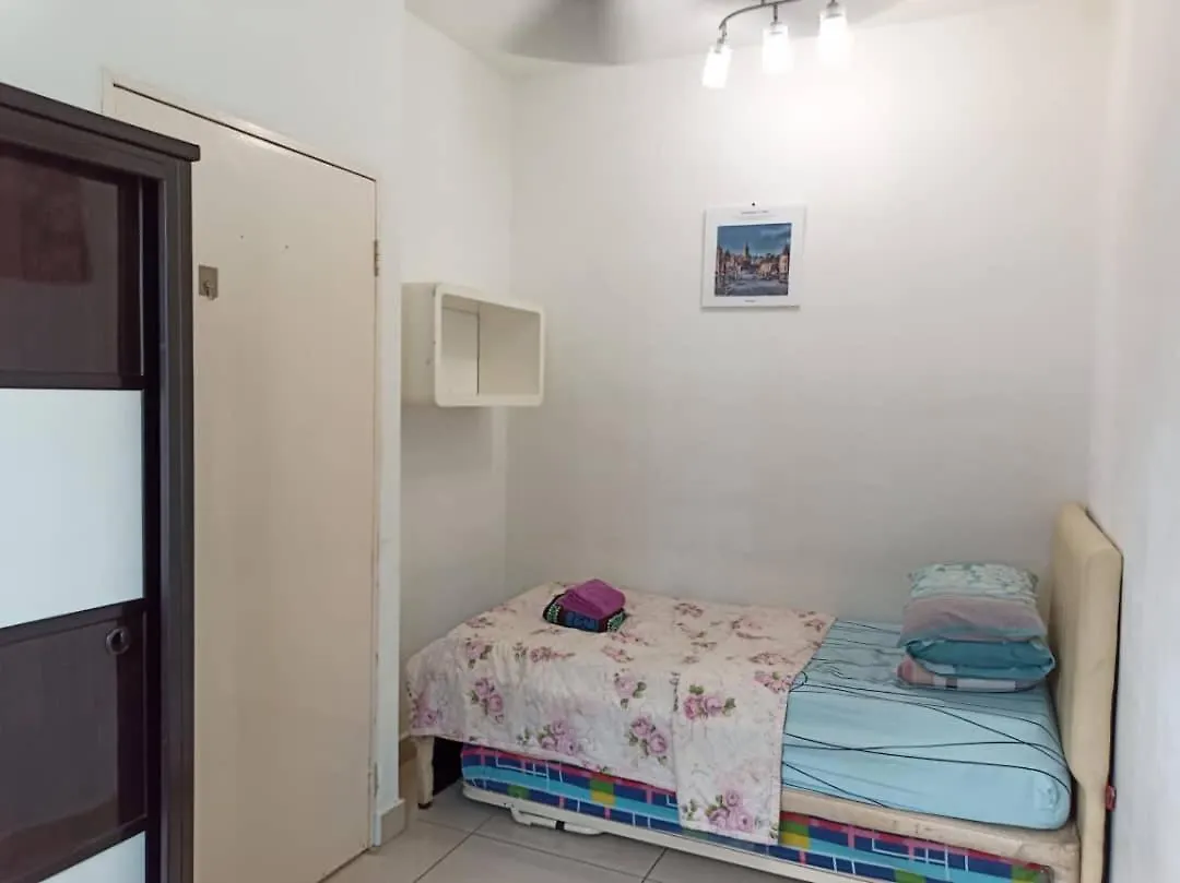 A&M Budget Apt, 5Mins To Airport, 8Mins To Kk City Penampang 0*,  Malaysia